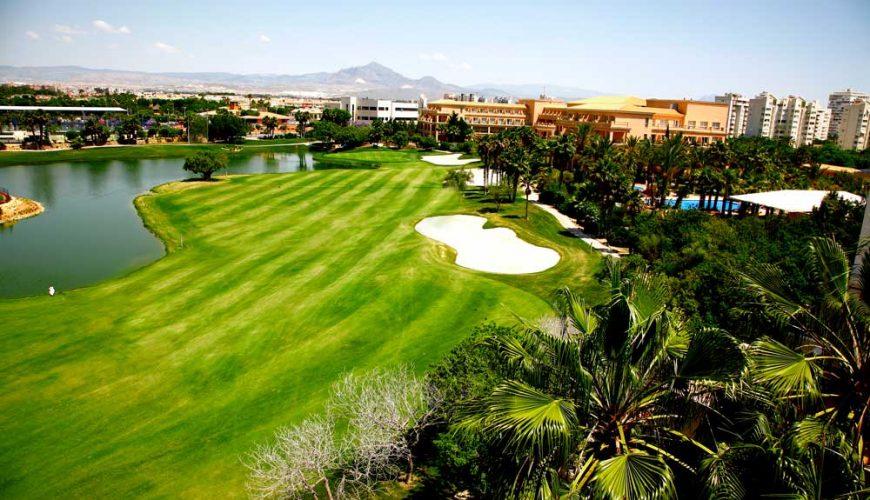 Si estas pensando en hacer una escapadas, unas vacaciones o viaje para jugar al golf, Visita viajealgolf.com ahora