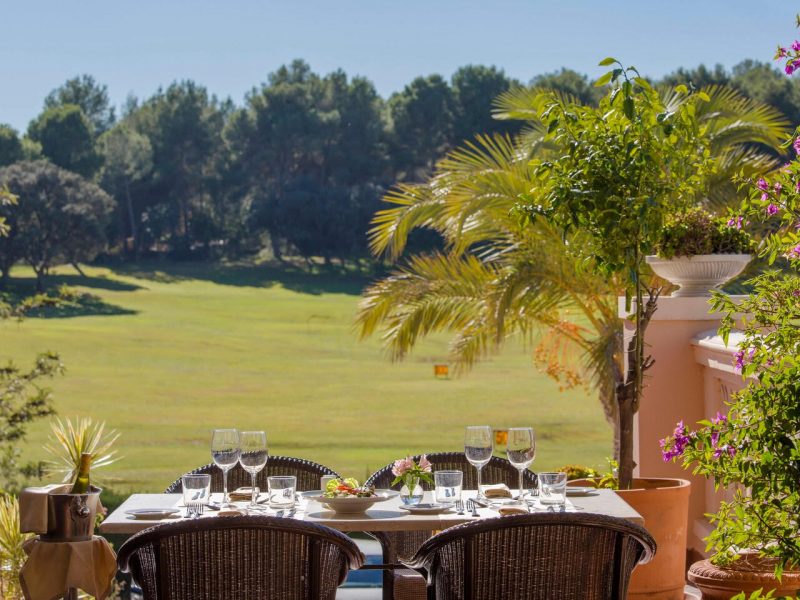 Si estas pensando en hacer una escapadas, unas vacaciones o viaje para jugar al golf, Visita viajealgolf.com ahora