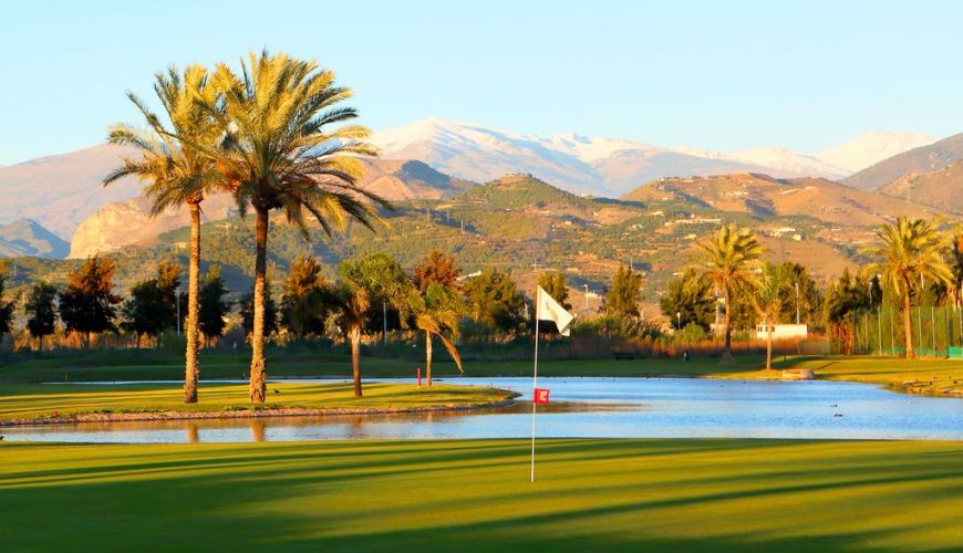 Si estas pensando en hacer una escapadas, unas vacaciones o viaje para jugar al golf, Visita viajealgolf.com ahora