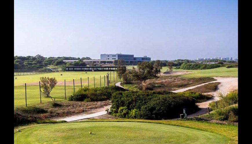 Si estas pensando en hacer una escapadas, unas vacaciones o viaje para jugar al golf, Visita viajealgolf.com ahora