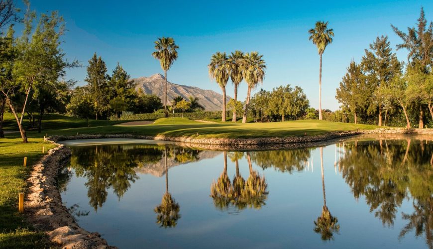 Si estas pensando en hacer una escapadas, unas vacaciones o viaje para jugar al golf, Visita viajealgolf.com ahora