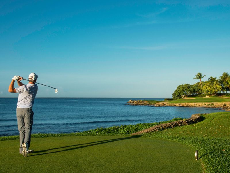 Si estas pensando en hacer una escapadas, unas vacaciones o viaje para jugar al golf, Visita viajealgolf.com ahora
