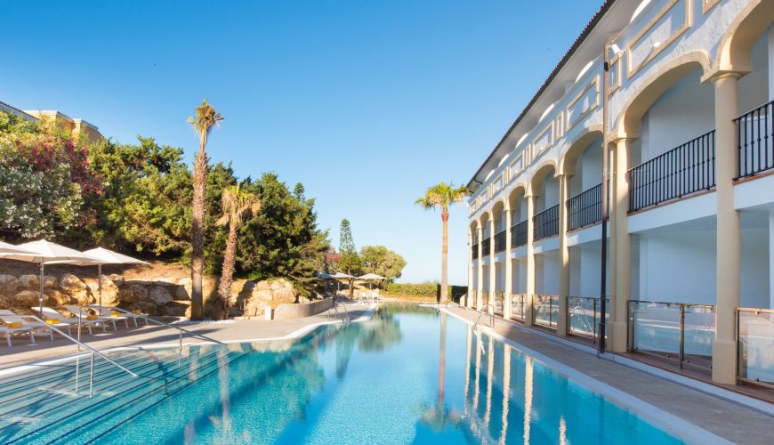 Si estas pensando en hacer una escapadas, unas vacaciones o viaje para jugar al golf, Visita viajealgolf.com ahora