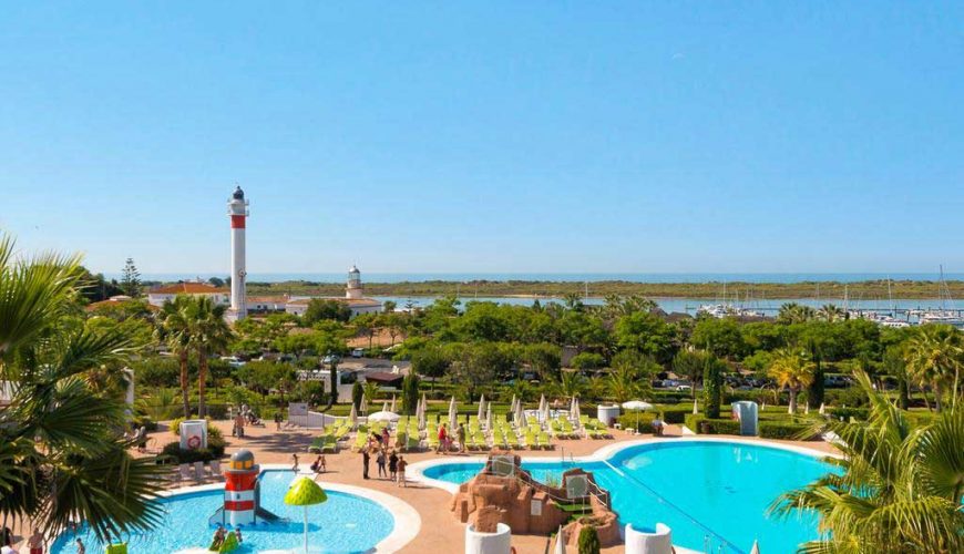 Si estas pensando en hacer una escapadas, unas vacaciones o viaje para jugar al golf, Visita viajealgolf.com ahora