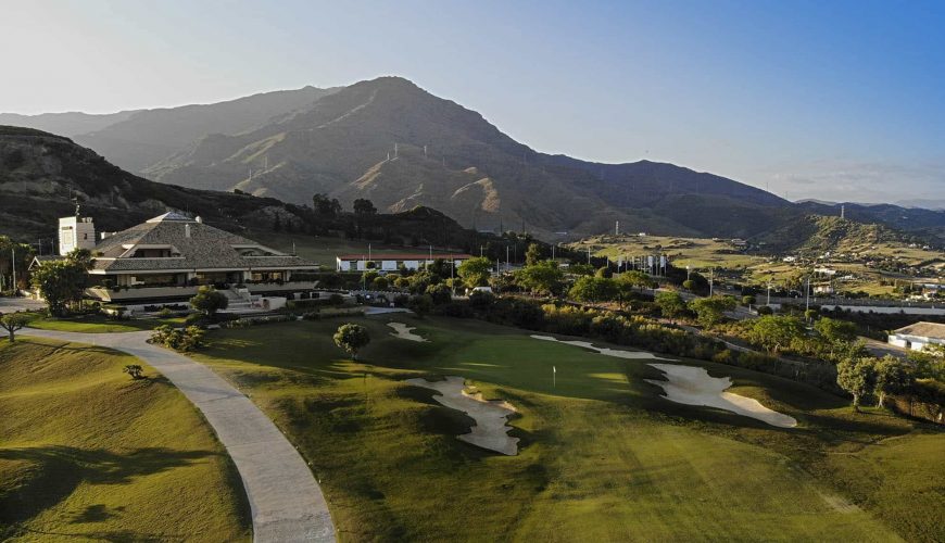 Si estas pensando en hacer una escapadas, unas vacaciones o viaje para jugar al golf, Visita viajealgolf.com ahora