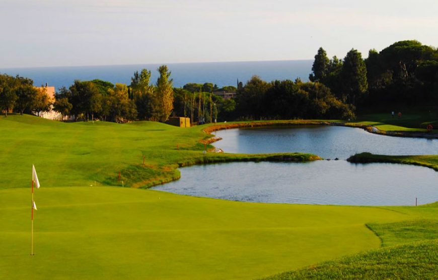 Hotel Aquamarina & Spa + Golf(Green Fee La Roca + GF Sant Vicenc de Montalt Golf) + Excursión Barcelona