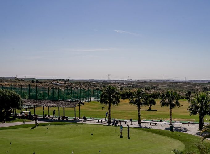 Si estas pensando en hacer una escapadas, unas vacaciones o viaje para jugar al golf, Visita viajealgolf.com ahora