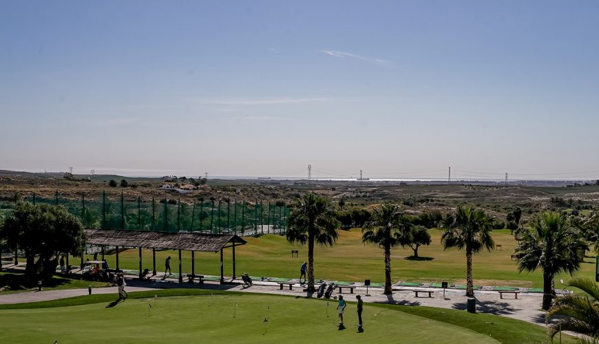 Si estas pensando en hacer una escapadas, unas vacaciones o viaje para jugar al golf, Visita viajealgolf.com ahora