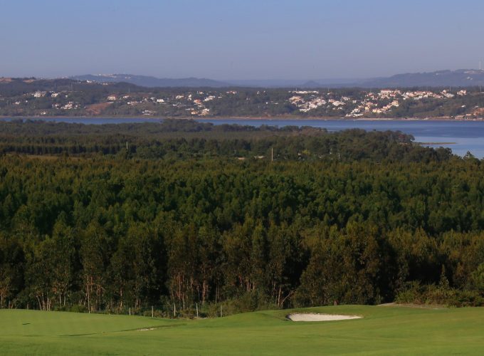 Si estas pensando en hacer una escapadas, unas vacaciones o viaje para jugar al golf, Visita viajealgolf.com ahora