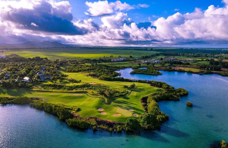 Si estas pensando en hacer una escapadas, unas vacaciones o viaje para jugar al golf, Visita viajealgolf.com ahora