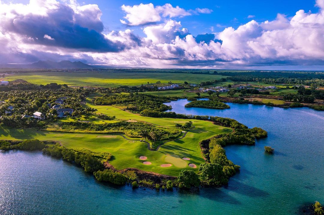 Si estas pensando en hacer una escapadas, unas vacaciones o viaje para jugar al golf, Visita viajealgolf.com ahora