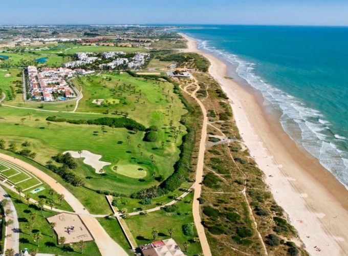 Si estas pensando en hacer una escapadas, unas vacaciones o viaje para jugar al golf, Visita viajealgolf.com ahora