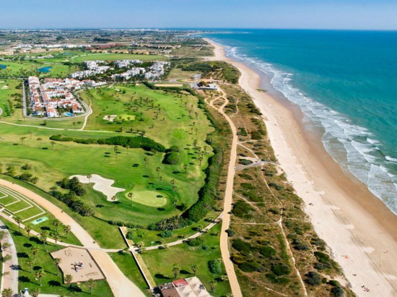 Si estas pensando en hacer una escapadas, unas vacaciones o viaje para jugar al golf, Visita viajealgolf.com ahora