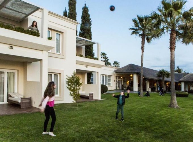 Si estas pensando en hacer una escapadas, unas vacaciones o viaje para jugar al golf, Visita viajealgolf.com ahora