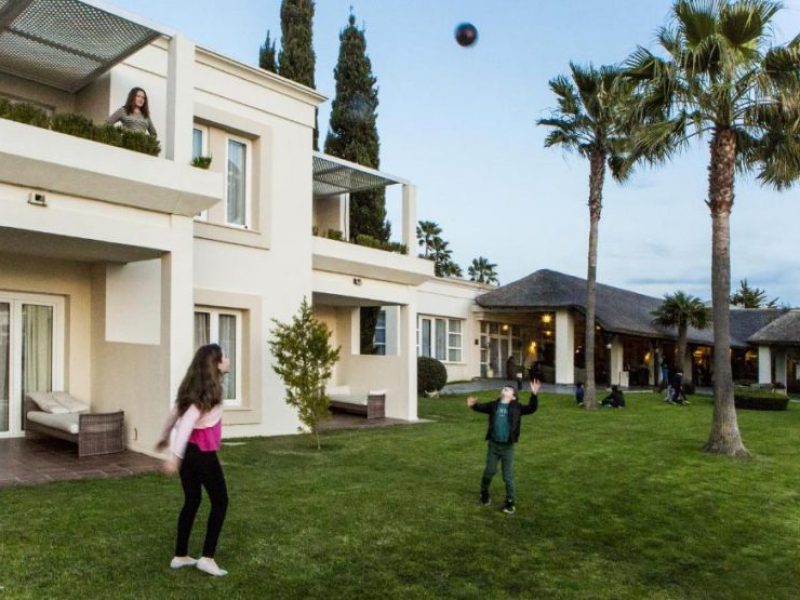 Si estas pensando en hacer una escapadas, unas vacaciones o viaje para jugar al golf, Visita viajealgolf.com ahora