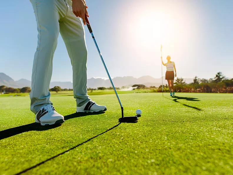 Si estas pensando en hacer una escapadas, unas vacaciones o viaje para jugar al golf, Visita viajealgolf.com ahora