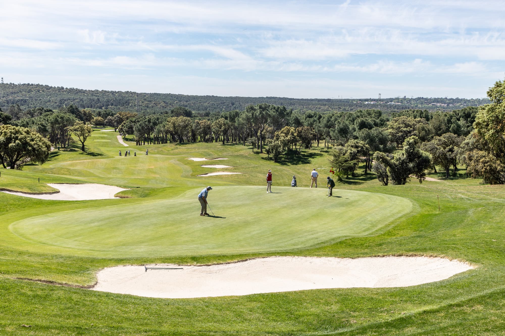 Si estas pensando en hacer una escapadas, unas vacaciones o viaje para jugar al golf, Visita viajealgolf.com ahora