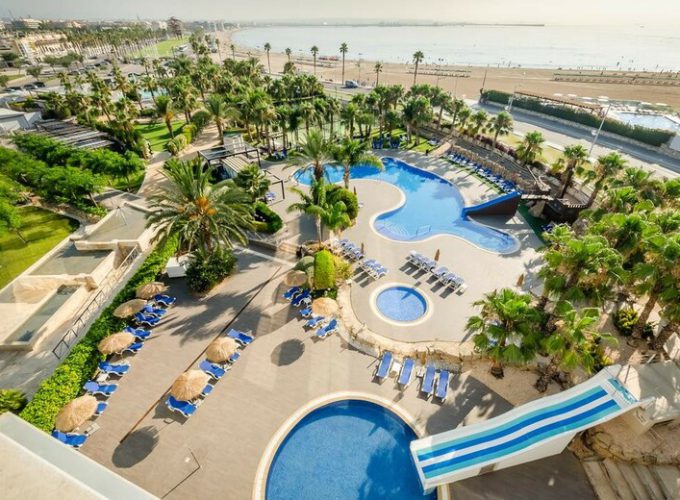 Si estas pensando en hacer una escapadas, unas vacaciones o viaje para jugar al golf, Visita viajealgolf.com ahora