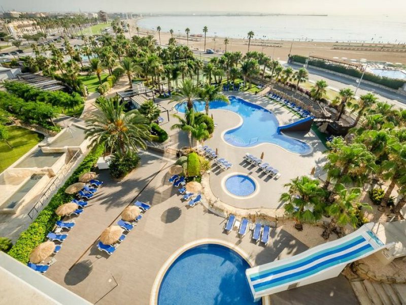 Si estas pensando en hacer una escapadas, unas vacaciones o viaje para jugar al golf, Visita viajealgolf.com ahora