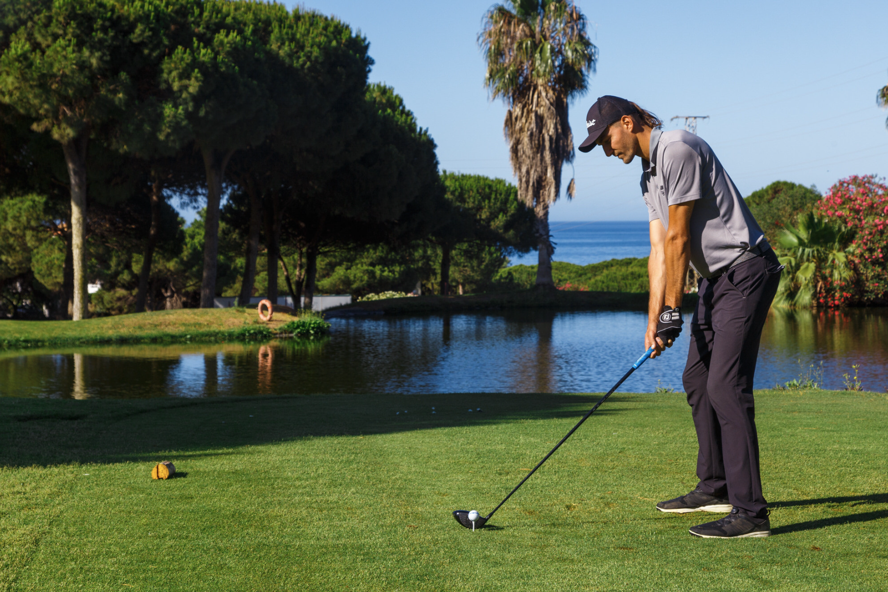 Si estas pensando en hacer una escapadas, unas vacaciones o viaje para jugar al golf, Visita viajealgolf.com ahora