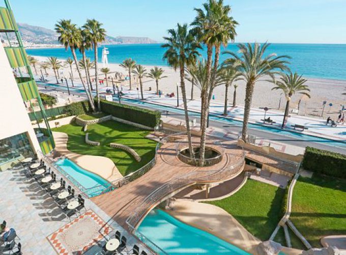 Si estas pensando en hacer una escapadas, unas vacaciones o viaje para jugar al golf, Visita viajealgolf.com ahora