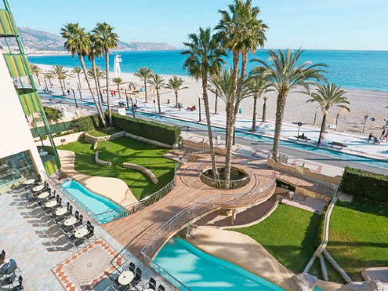 Si estas pensando en hacer una escapadas, unas vacaciones o viaje para jugar al golf, Visita viajealgolf.com ahora