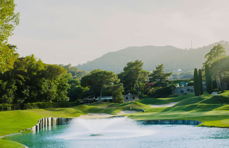 Si estas pensando en hacer una escapadas, unas vacaciones o viaje para jugar al golf, Visita viajealgolf.com ahora