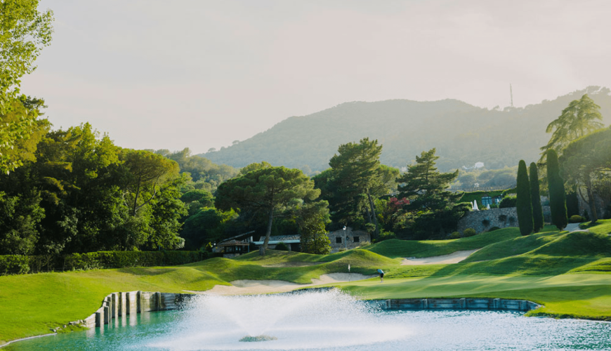 Si estas pensando en hacer una escapadas, unas vacaciones o viaje para jugar al golf, Visita viajealgolf.com ahora