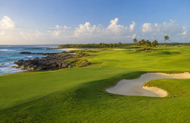 Si estas pensando en hacer una escapadas, unas vacaciones o viaje para jugar al golf, Visita viajealgolf.com ahora