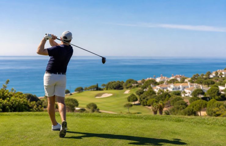 Si estas pensando en hacer una escapadas, unas vacaciones o viaje para jugar al golf, Visita viajealgolf.com ahora
